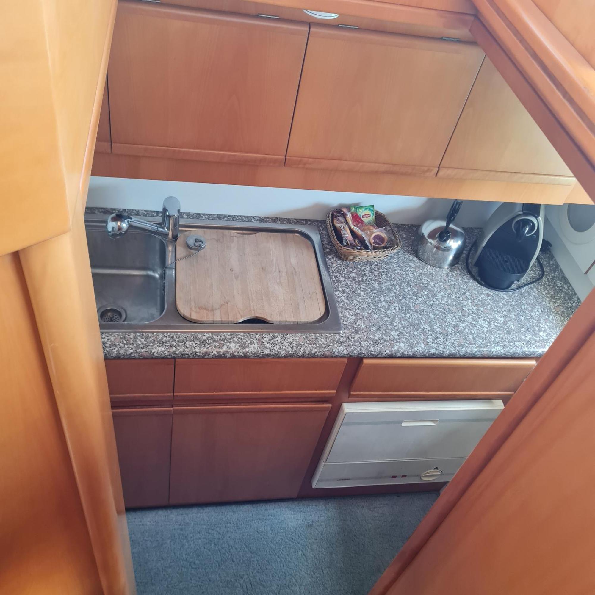 Nuit Insolite Bateau A Quai - Port Saint Louis Du Rhone Eksteriør billede