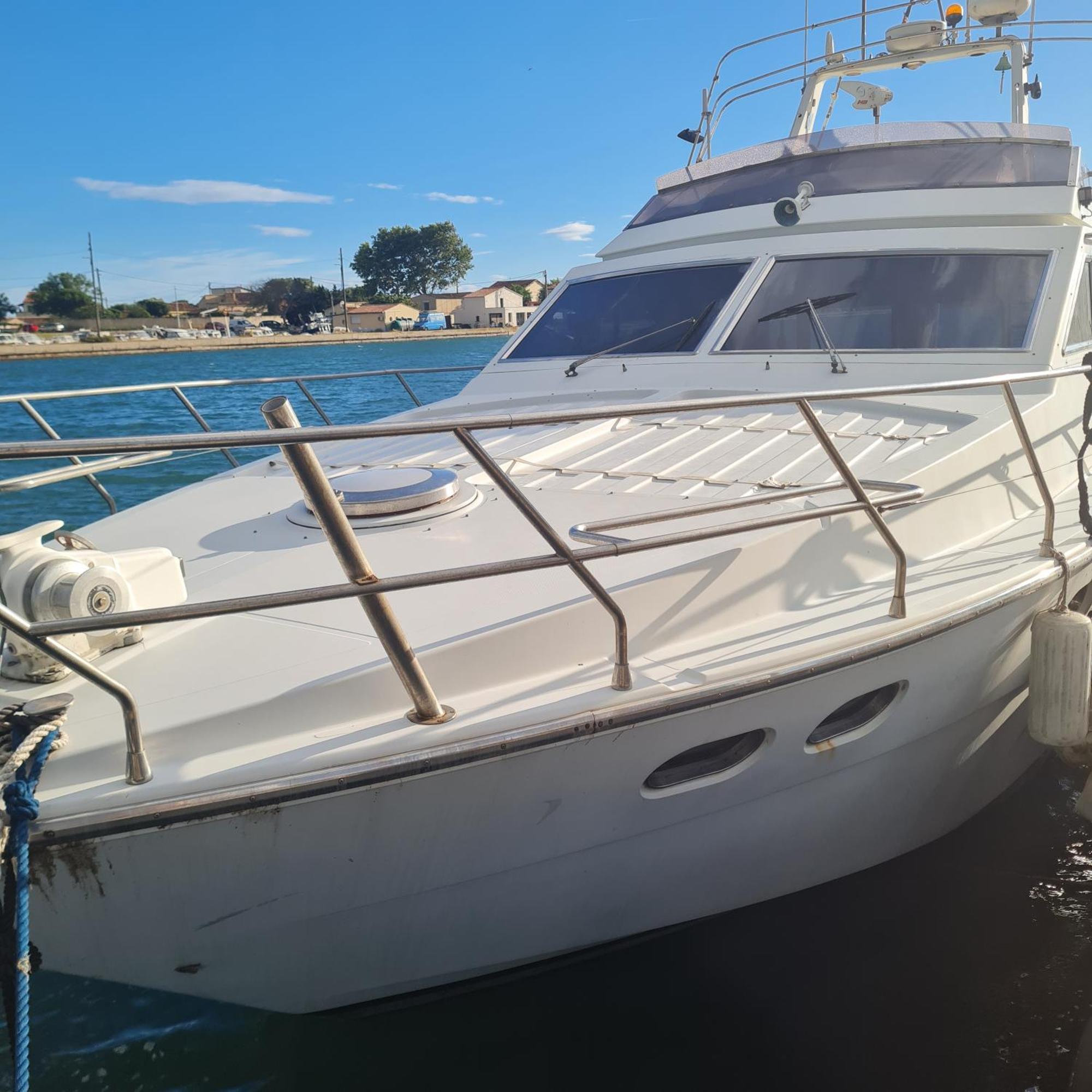 Nuit Insolite Bateau A Quai - Port Saint Louis Du Rhone Eksteriør billede
