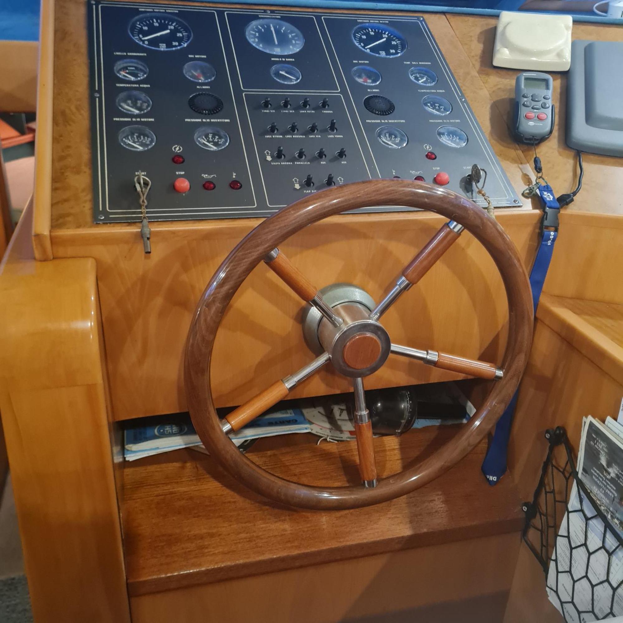 Nuit Insolite Bateau A Quai - Port Saint Louis Du Rhone Eksteriør billede